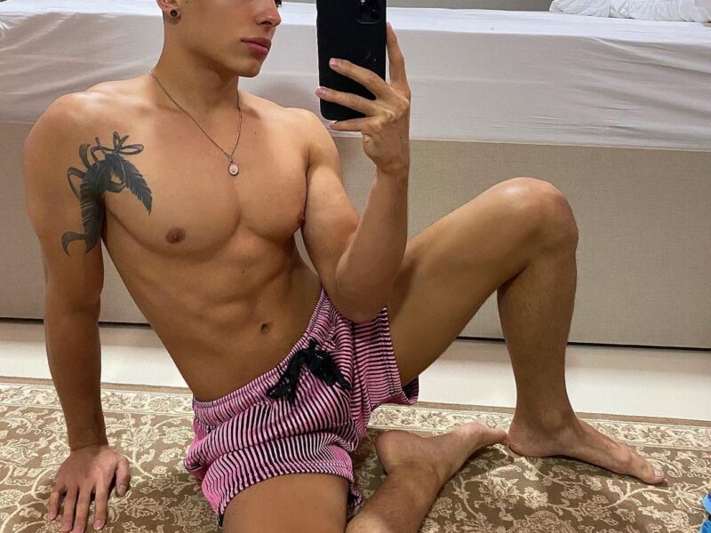 Ragazzo romantico cerca un uomo maturo per una relazione seria.