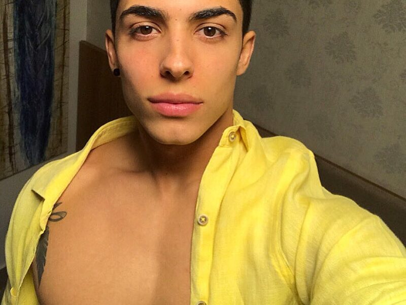 Ragazzo romantico cerca un uomo maturo per una relazione seria.